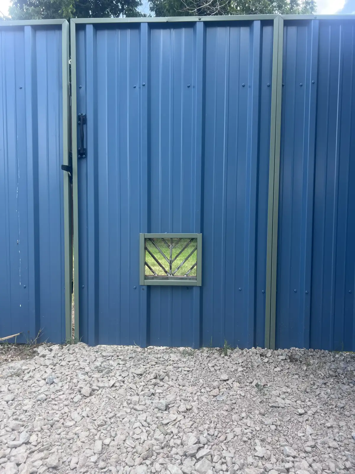 Metal panel fence gate with a decorative welded insert, Wichita Falls TX